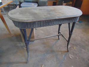 lot 4750 image: Oblong Wicker Table