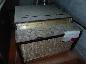lot 4754 image: Tabletop radio and phonograph