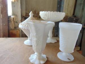 lot 4759 image: Selection of Milk Glass - 2 Stemmed Vases