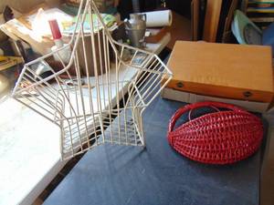 lot 4656 image: Metal Star Basket and Red Bast Wall Pocket