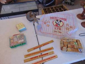 lot 4674 image: Childrens toys - Wonder Bread Rulers and More