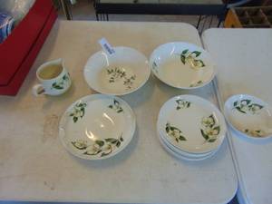 lot 4678 image: Small Selection of China Pieces