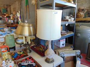 lot 4687 image: Metal Footed MCM Table Lamp