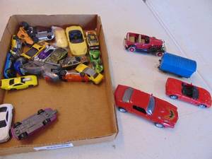 lot 4688 image: Selection of Die Cast Cars