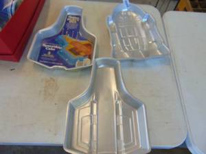 lot 4694 image: Star Wars Themed - Wilton Cake Pans