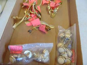 lot 4700 image: Selection of Brass Drawer Pulls