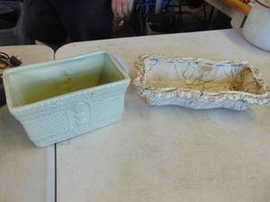 lot 4703 image: Pair of Planters