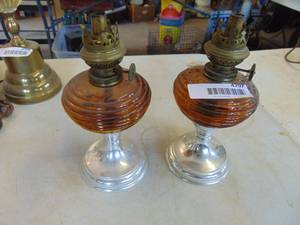 lot 4707 image: Pair of Oil Lamps