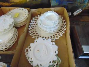 lot 4653 image: Milk Glass Selection