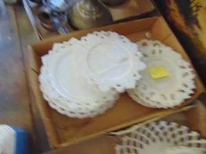 lot 4654 image: Milk Glass Selection