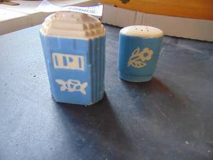 lot 4663 image: Spice and Pepper Jar