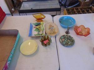 lot 4660 image: Selection of Decor - Amber Glass and More