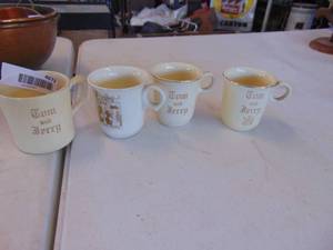 lot 4673 image: 4 Tom and Jerry Egg Nog mugs