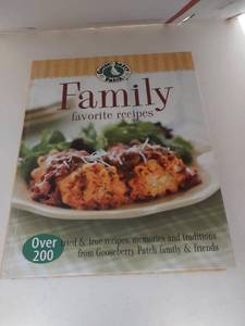 lot 7113 image: Gooseberry Patch Family Favorites Recipes Over 200 tried & true recipes, memories and traditions from Gooseberry Patch family and friends