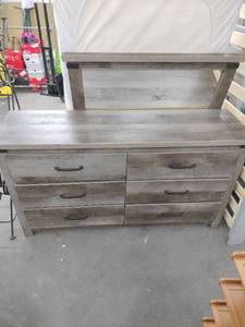 lot 20912 image: Gambrel Oak 6 Drawer Dresser with Vanity Mirror