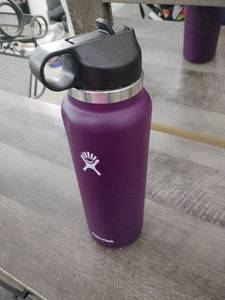 lot 20914 image: Hydro Flask 24 oz Standard Mouth water bottle