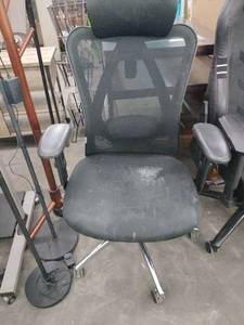 lot 20949 image: Ticova ergonomic high-back office chair
