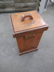 lot 20950 image: vintage wooden vertical storage box