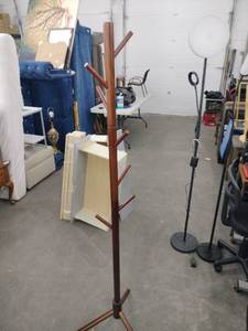 lot 20952 image: wooden coat rack