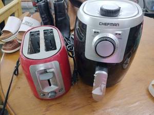lot 20974 image: Air Fryer and Toaster Set