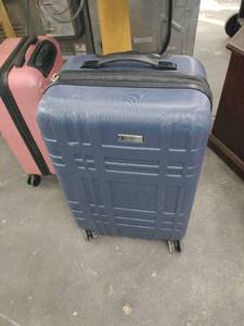 lot 20980 image: London Fog hardside spinner suitcase