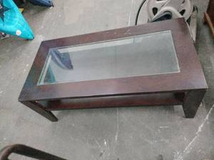 lot 20994 image: Dark Wood Coffee Table with Glass Top Insert