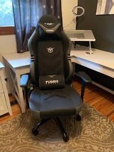 lot 20947 image: Fuqido Big and Tall gaming chair