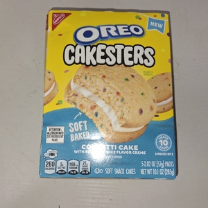 lot 7336 image: OREO Cakesters Confetti Cake Soft Snack Cakes, 5-2.02 oz Snack Packs