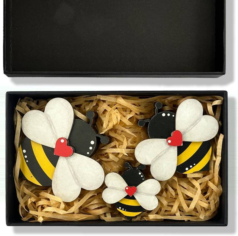 lot 4085 image: 3PCS Honey Bee Decor Bee Decorations for Home Rustic Bumblebee Wooden Art Sign for Farmhouse Layered tray living Room Spring Summer Gift for Bee Farm Owners women