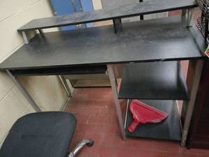 lot 52850 image: Mainstays Basic Metal Student Computer Desk