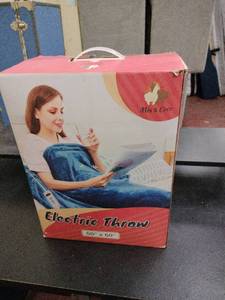 lot 52851 image: Mia and Coco Electric Throw Blanket