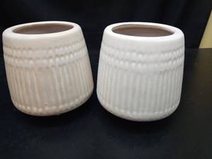 lot 1028 image: Opalhouse Textured Stoneware Planters Set of 2 - Retail $30
