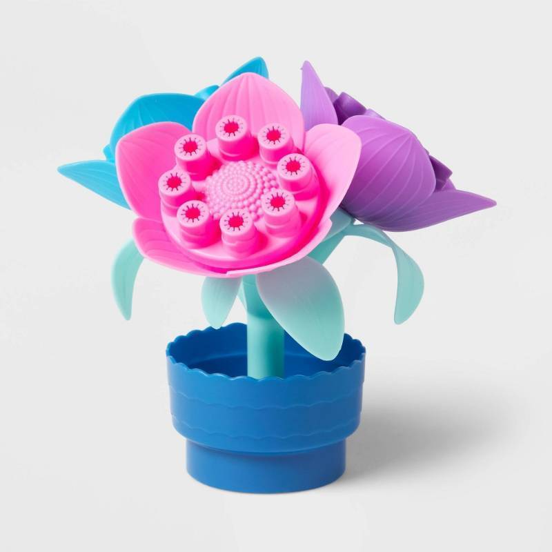 lot 2019 image: Bubble Endcap Dip and Blow Flowers - Sun Squad�� Kids Plastic Toy Wand - Retail $13
