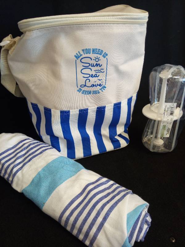 lot 2045 image: Nautical Striped Beach Bundle with Cooler Bag - Retail $35