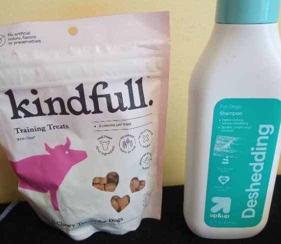 lot 2105 image: Kindfull Dog Care Bundle - Training Treats and Shampoo