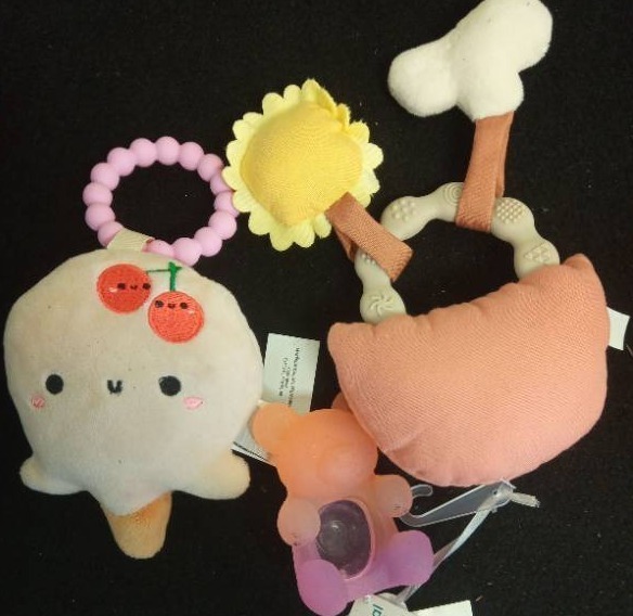 lot 2100 image: Infantino Baby Teething Toy Set