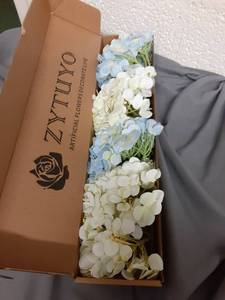 lot 457 image: Artificial Flowers  - Retail $0