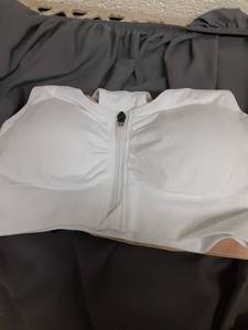 lot 483 image: Evercute Womens Zip Front Sports Bras Wireless Padded Racerback Medium Support Post-Surgery Bra Yoga Exercise Athletic Bras Small - Retail $33