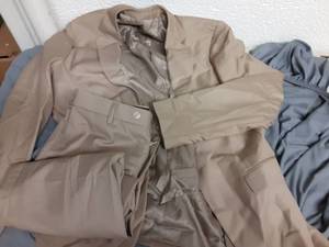 lot 618 image: Medium Suit, Blazer and Pants  - Retail $0