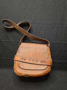 lot 3739 image: Handmade Leather Crossbody Bag with Decorative Stitching