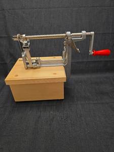 lot 3742 image: Pampered Chef Apple Peeler Corer Slicer with Wood Base