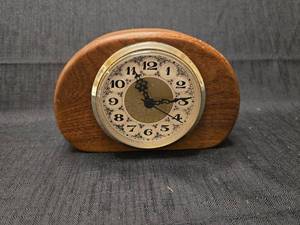 lot 3750 image: Wood Mantel Desk Clock with Roman Numerals