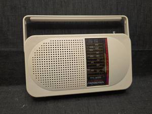 lot 5064 image: Soundesign Model 2204 SGY Portable AMFM Radio
