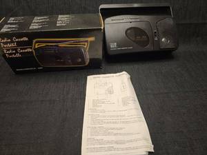 lot 5066 image: DS-MAX Portable Radio Cassette Player Model 9202