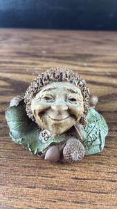 lot 40603 image: Hedgehog Garden Figurine with Acorns and Leaves