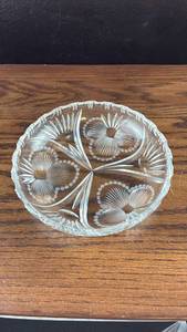lot 40630 image: Cut Crystal Glass Bowl with Starburst Pattern