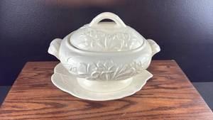 lot 40635 image: White Ceramic Soup Tureen with Lid and Underplate