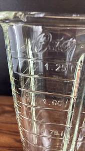lot 40649 image: Glass Measuring Cup Set with Grid Pattern and Spouts