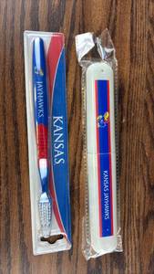 lot 40675 image: Kansas Jayhawks Team Toothbrush Set