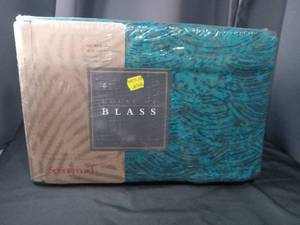 lot 4844 image: House of Blass Twin Sheet Set 200 Thread Count